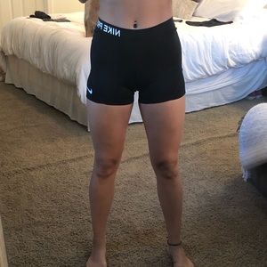 Black Medium Nike Pro